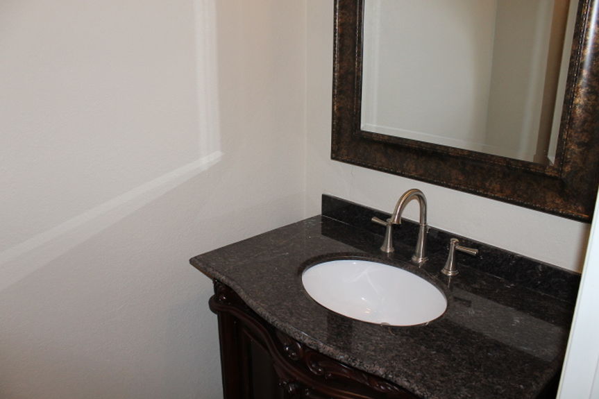 gld_6271hillsidedownstairsguestbathjpg