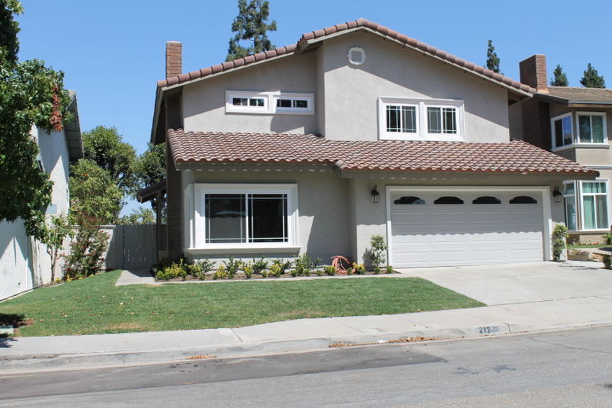 gll_212tanforanfrontyardjpg