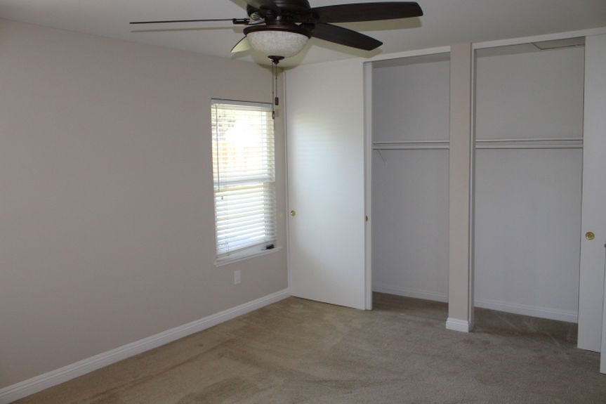 gqy_4321dortheadownstairsmasterbedroomclosetsjpg