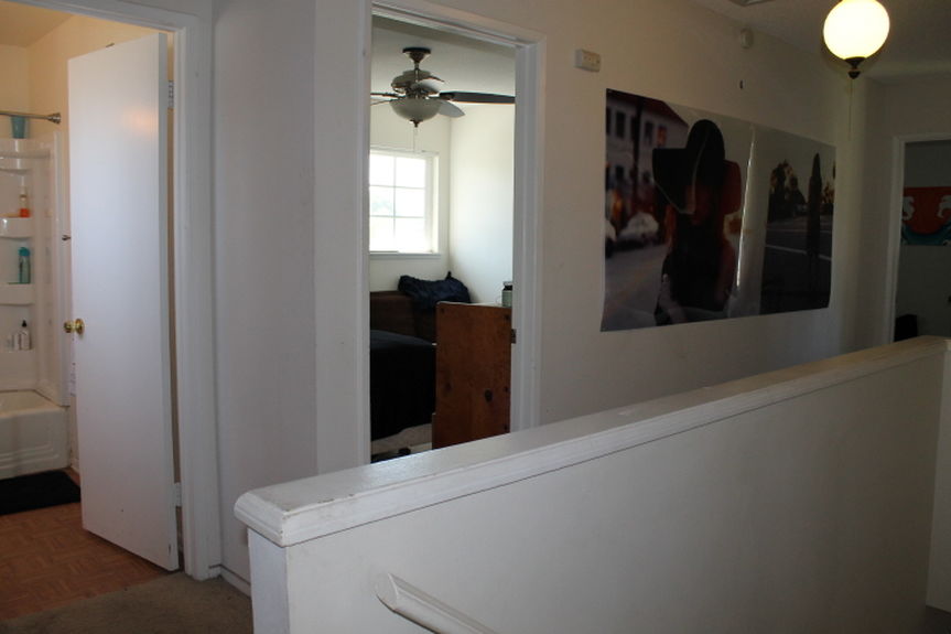 jbt_1410annajeanneupstairshallwayjpg