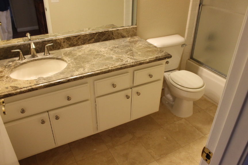 lus_212tanforanupstairsbathjpg