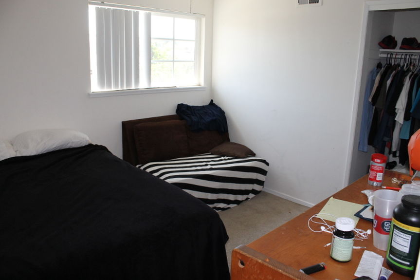 nqe_1410annajeanneupstairsbedroomajpg