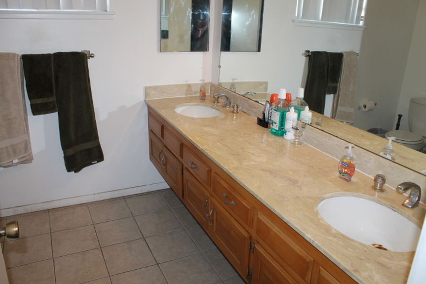 ojy_1410annajeannedownstairsmasterbathjpg