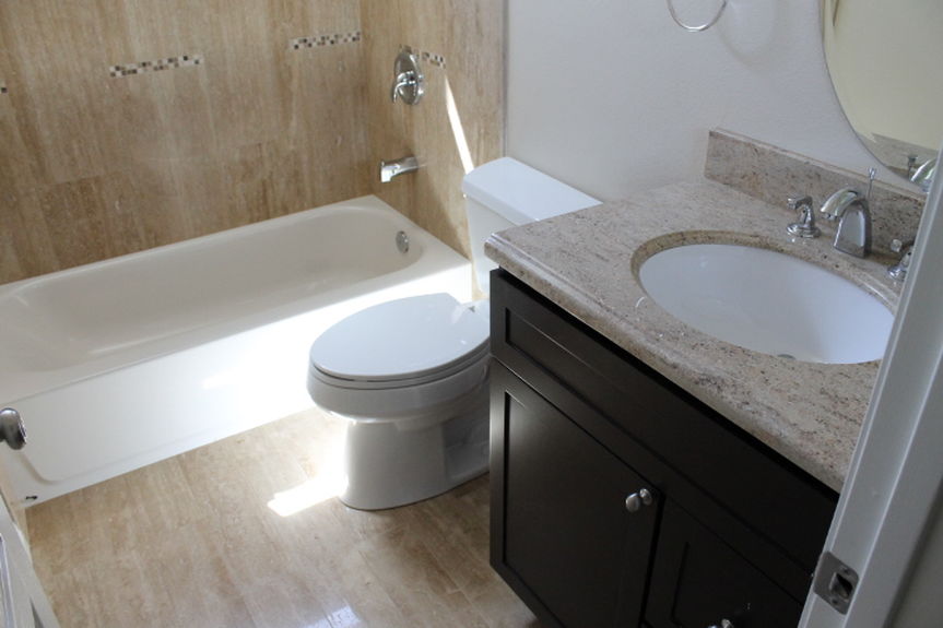 ort_4321dortheaupstairsbathjpg