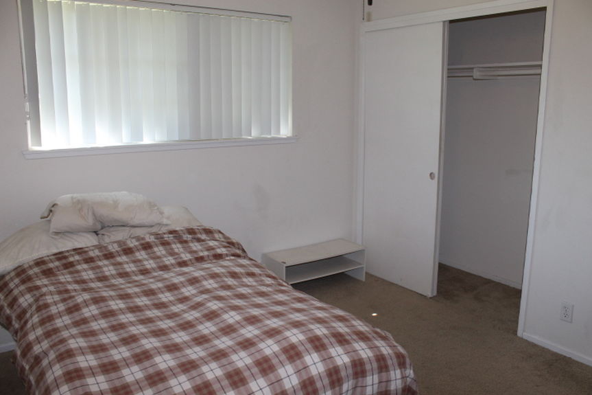 qgz_1410annajeannedownstairsbedroomajpg