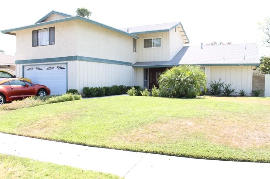 qlu_1410annajeannefrontyardjpg