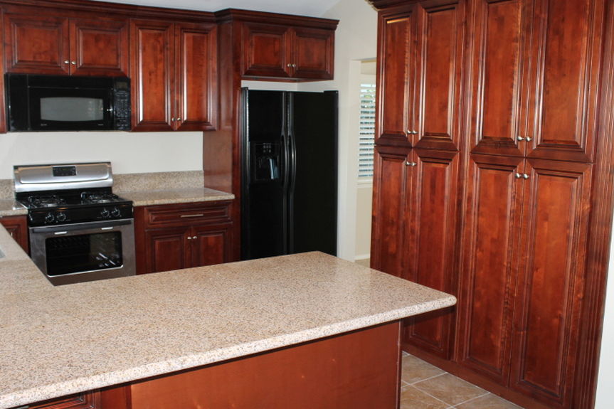 qsh_6271hillsidekitchensideviewjpg