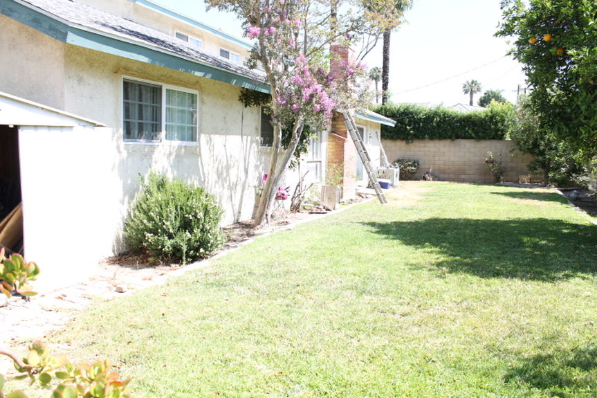 snj_1410annajeannebackyardsideviewjpg