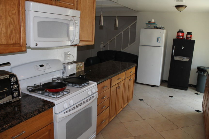 sxg_1410annajeannekitchensideviewjpg