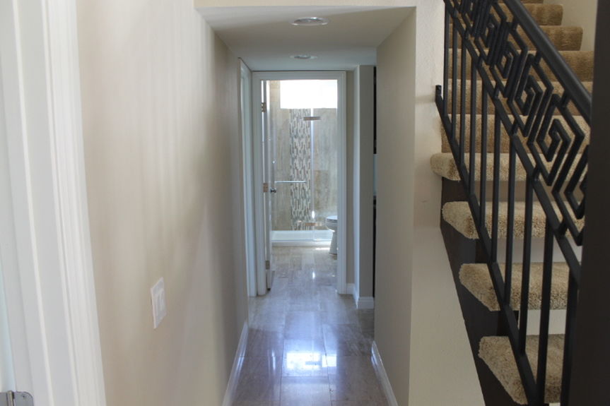 ucd_4321dortheadownstairshallwayjpg