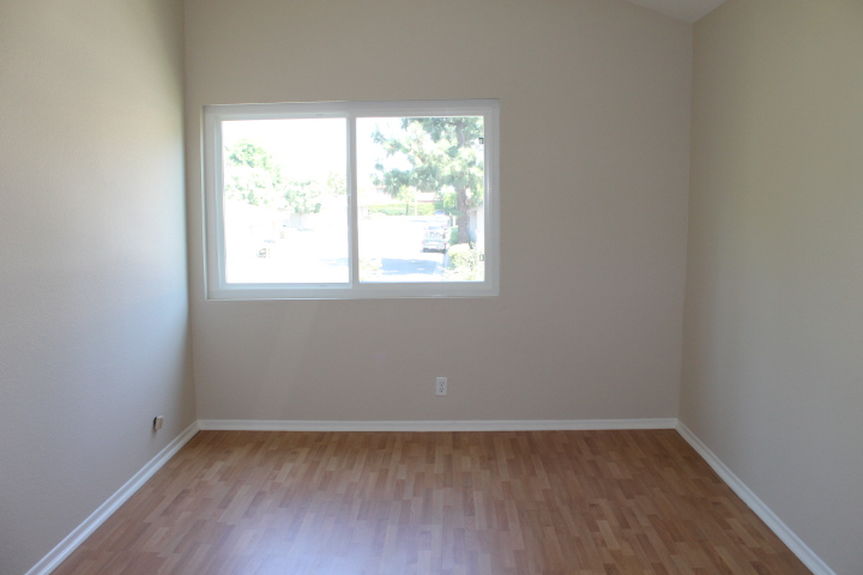 uox_212tanforanbedroombjpg