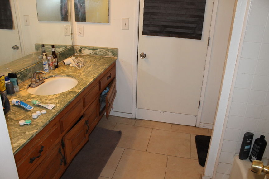 uto_1410annajeannedownstairsbathjpg