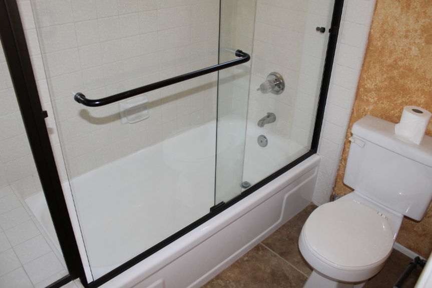 utx_1931saddleupstairsbathjpg