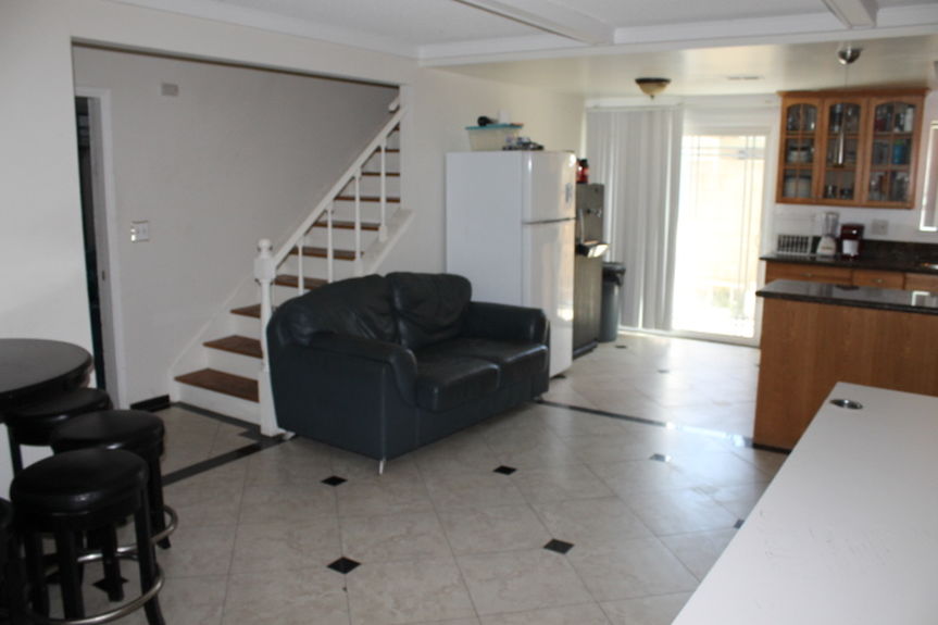 vlp_1410annajeannelivingroomsideviewjpg