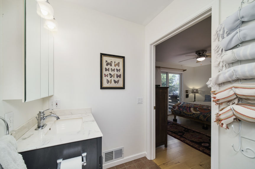 13200_Hopkins_Forest_Dr-03