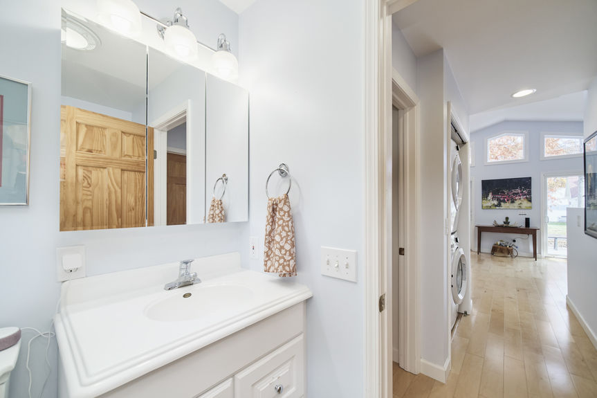 13200_Hopkins_Forest_Dr-08