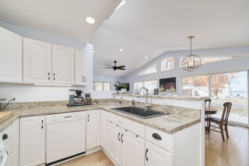 13200_Hopkins_Forest_Dr-18