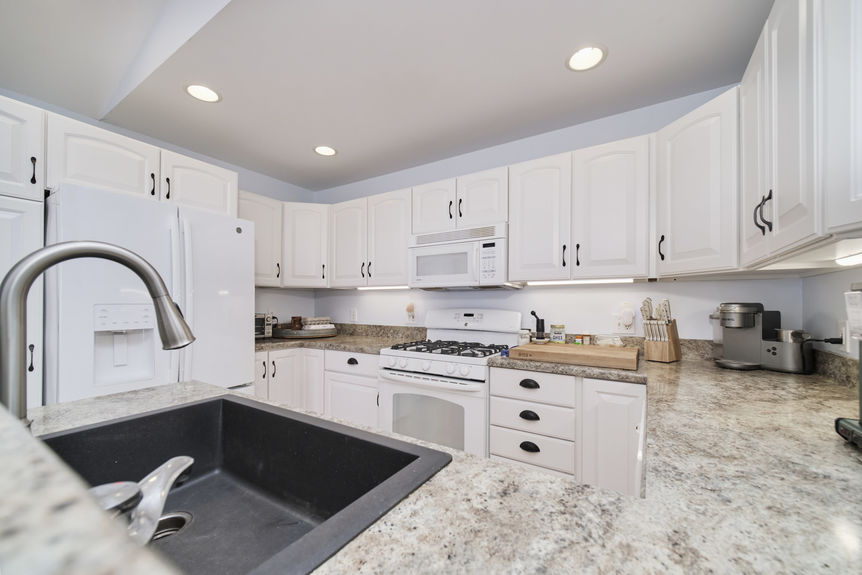 13200_Hopkins_Forest_Dr-19