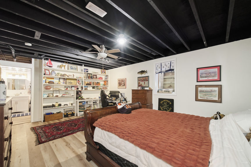 13200_Hopkins_Forest_Dr-23