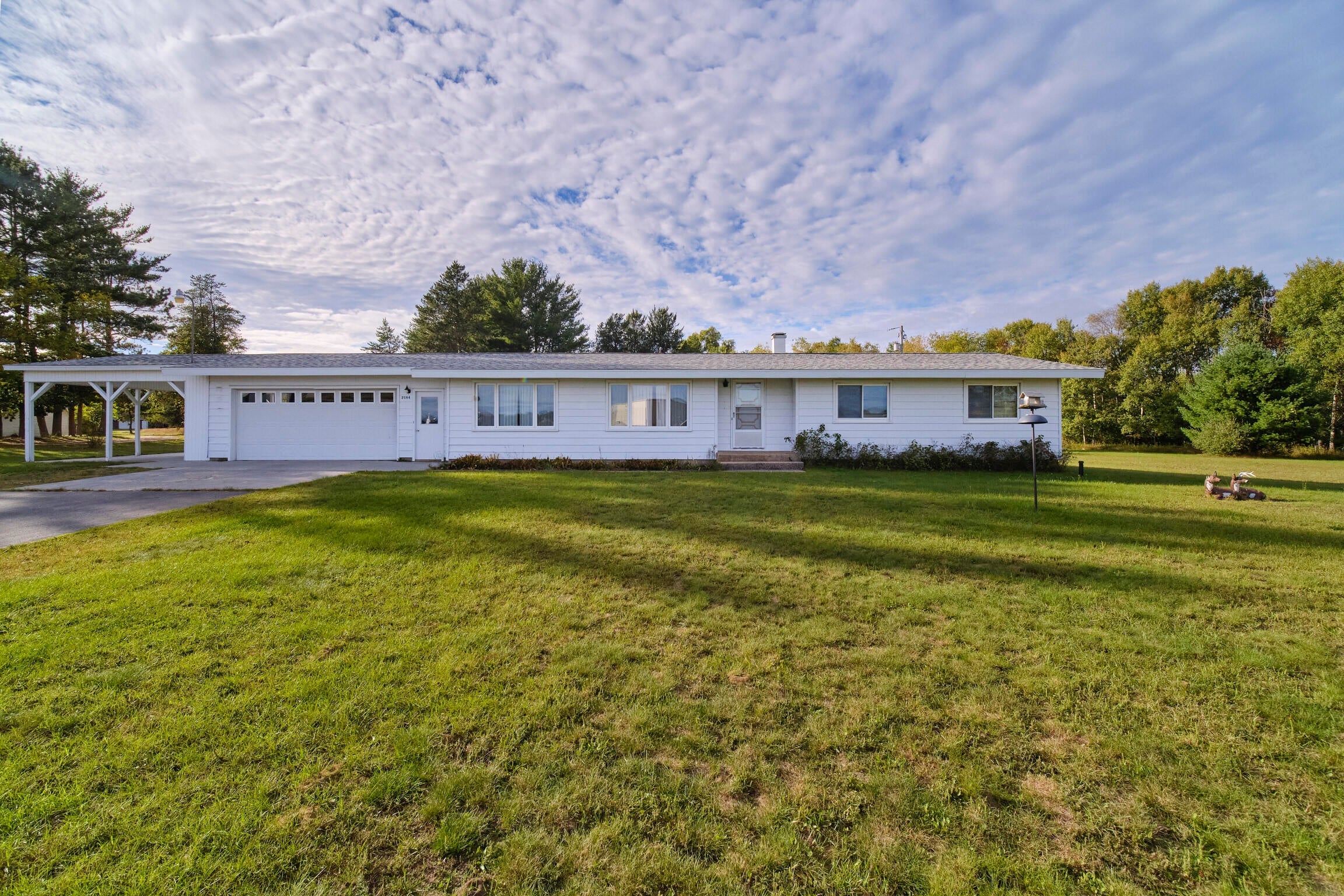 Ranch-style home with a large front lawn for sale in Manistee, Michigan