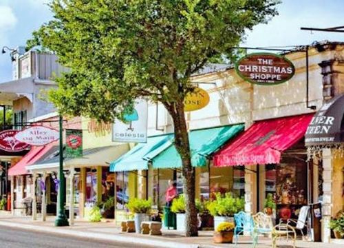picture-of-downtown-boerne-shopping