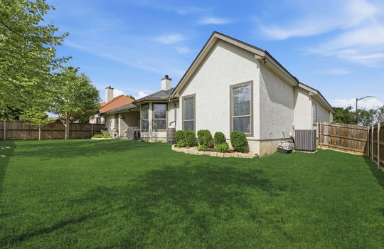 44-web-or-mls-8Y8A4268_with_grass