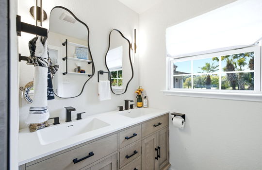 Moss Oak Master bath