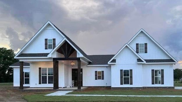 farmhouse front cty rd 13 headland