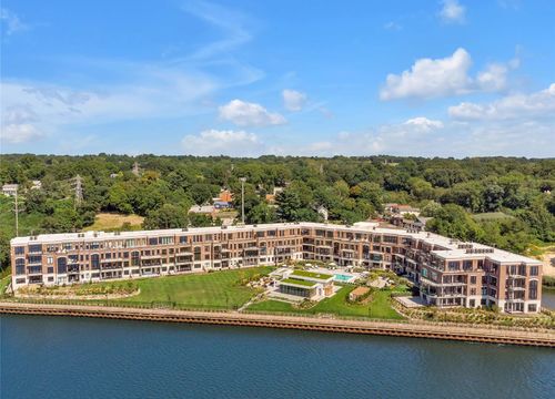 Glenwood Landing Real Estate