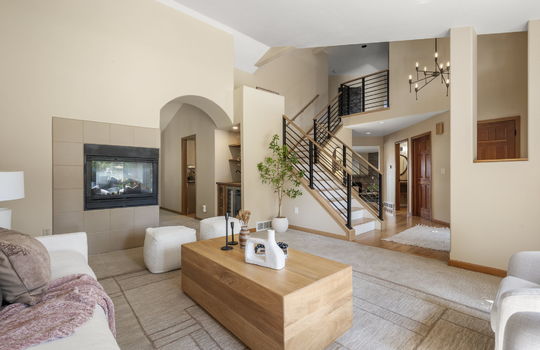 13-web-or-mls-749 Apple Ct13