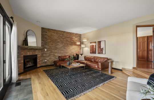 19-web-or-mls-749 Apple Ct19