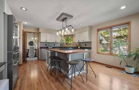 22-web-or-mls-749 Apple Ct22