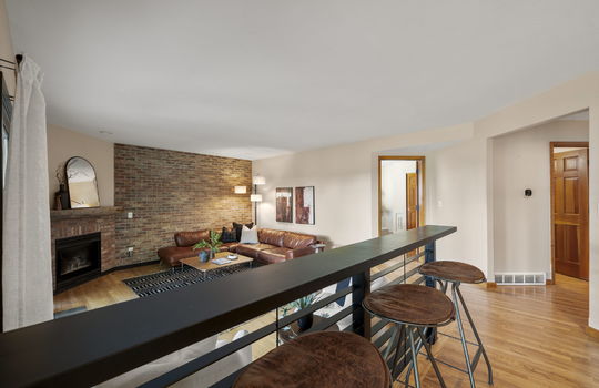 24-web-or-mls-749 Apple Ct24