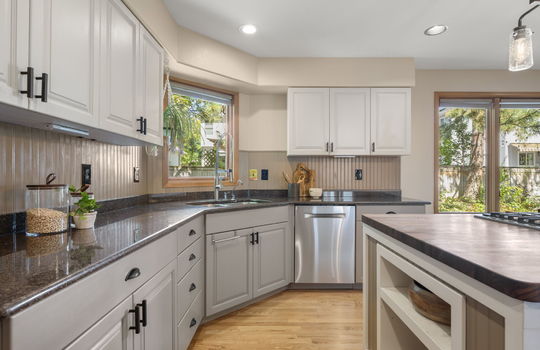 26-web-or-mls-749 Apple Ct26