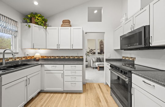 20-web-or-mls-11166 W 78th Dr20