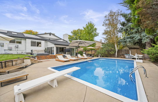 55-web-or-mls-11166 W 78th Dr55