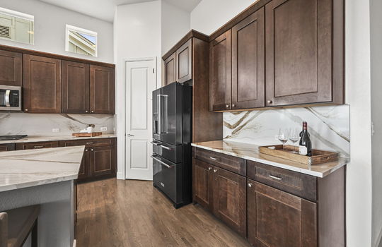 13-web-or-mls-8577 Holman Cir13