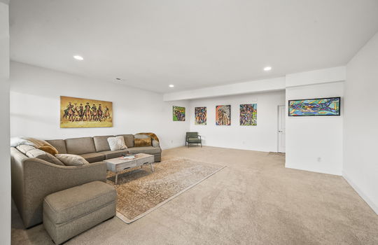 40-web-or-mls-8577 Holman Cir40