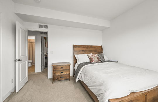 42-web-or-mls-8577 Holman Cir42