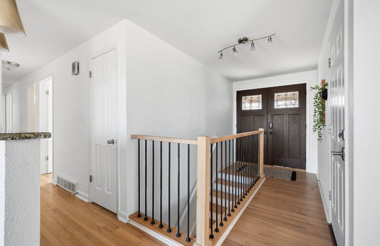 5-web-or-mls-9539 Grandview Ave9