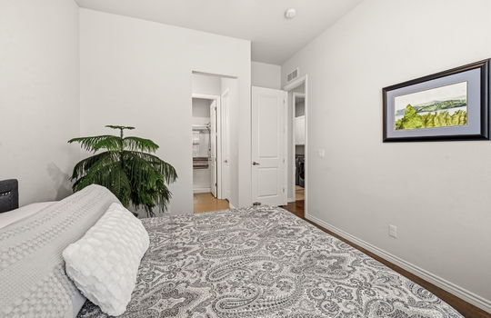 37-web-or-mls-16001 W 95th Ln37