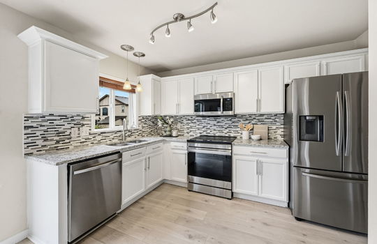 13-web-or-mls-11312 Niagara St20