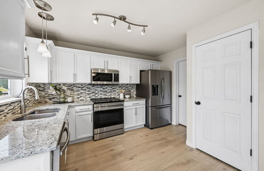 14-web-or-mls-11312 Niagara St21