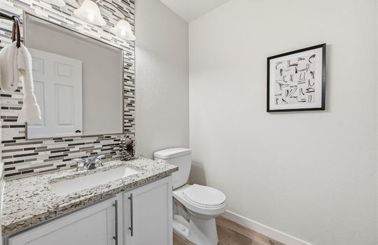 20-web-or-mls-11312 Niagara St25