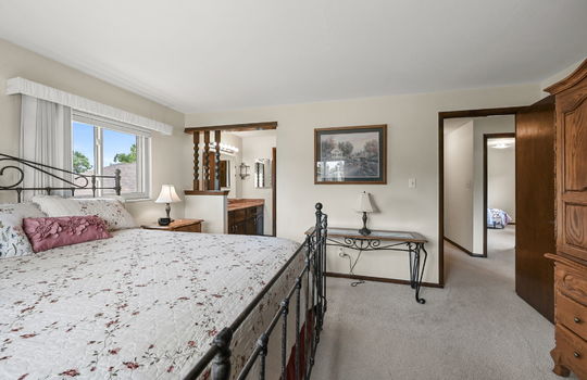 30-web-or-mls-7320 Jay St30
