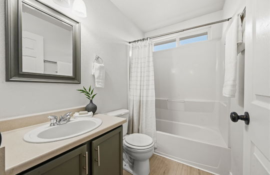 32-web-or-mls-11312 Niagara St31