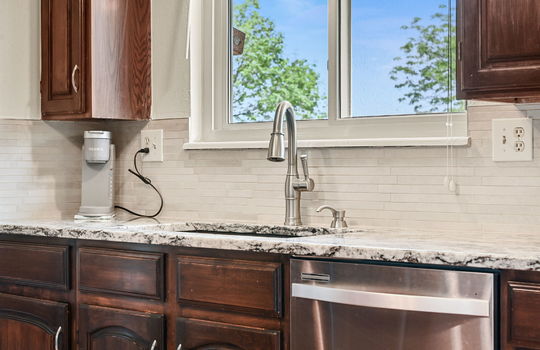 9-web-or-mls-7320 Jay St9