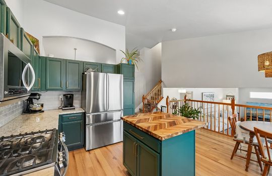 16-web-or-mls-Ursula St-S1007-016