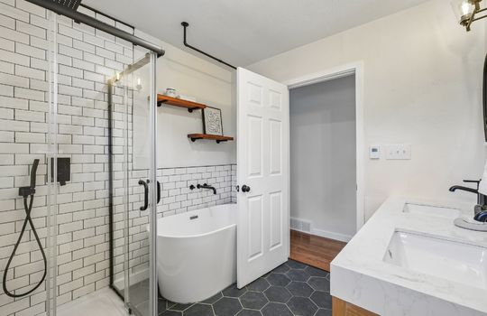 22-web-or-mls-Lyonesse St-S0107-022