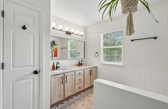 39-web-or-mls-Ursula St-S1007-039
